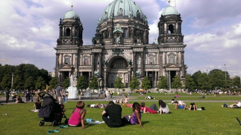 Berlin Lustgarten Sit-in