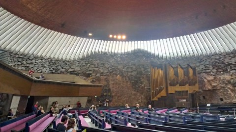 Tolle Kirche im inneren des Felsens