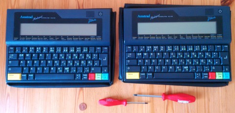 Defektes Mainboard (links), defekte Tastatur (rechts)
