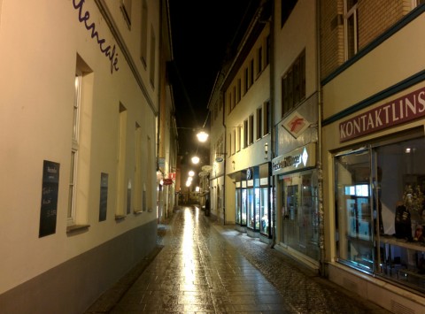 Durch diese hohle Gasse...