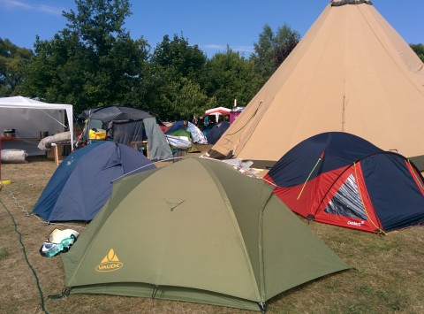 Das Zelt steht (zum ersten Mal) und ist komplett connected