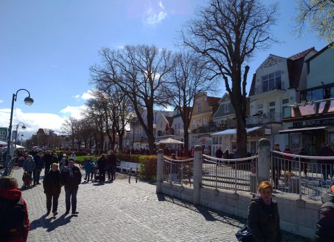 Spaziergänger in Warnemünde