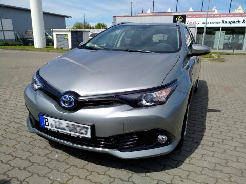 Toyota Auris - Raumgleiter von vorne