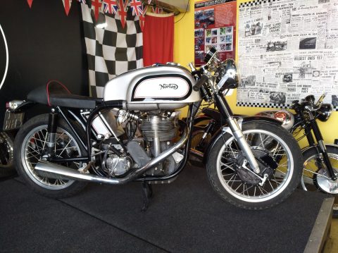 Norton und BSA Cafe Racer