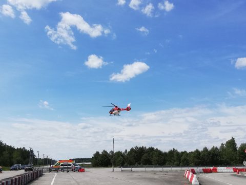 Rettungshubschrauber hebt ab