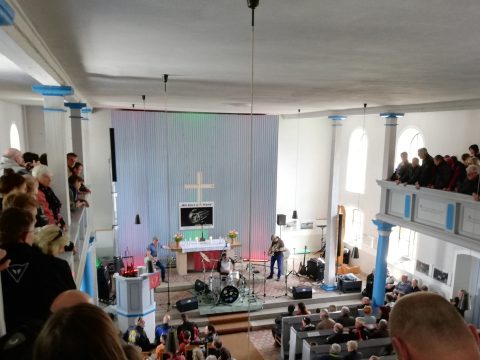 Gottesdienst mit Rockmusik